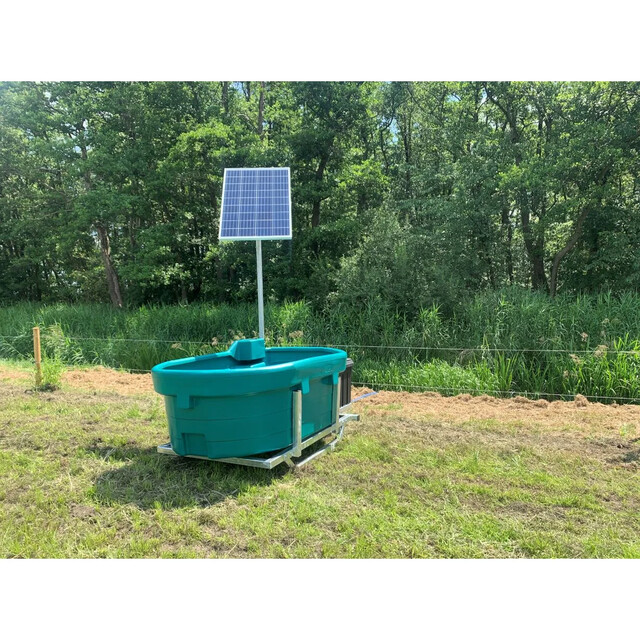 Product image 1 of Suevia Mobiele Weidedrinkbak Solar - Kunststof - Met Slede - 1000 Liter - Oppervlaktepomp - 115 W