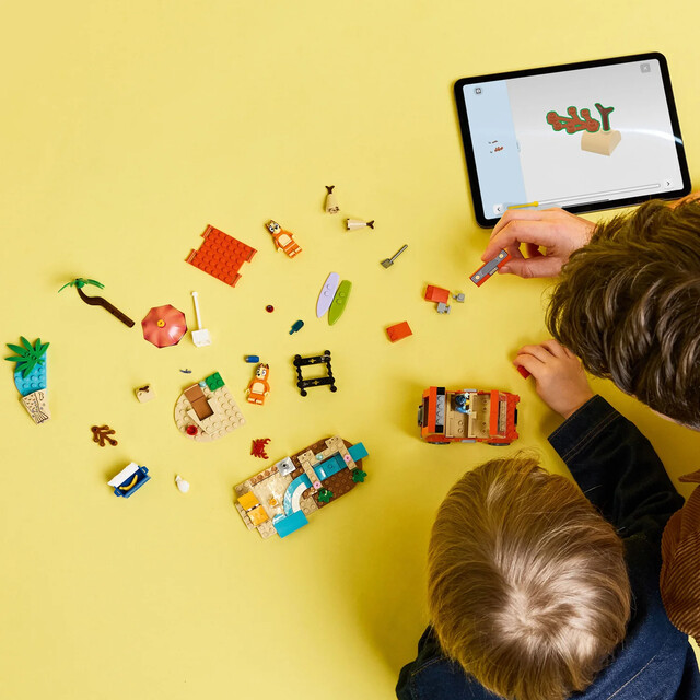 Product image 1 of Lego 11202 Bluey Autorit Naar Het Strand